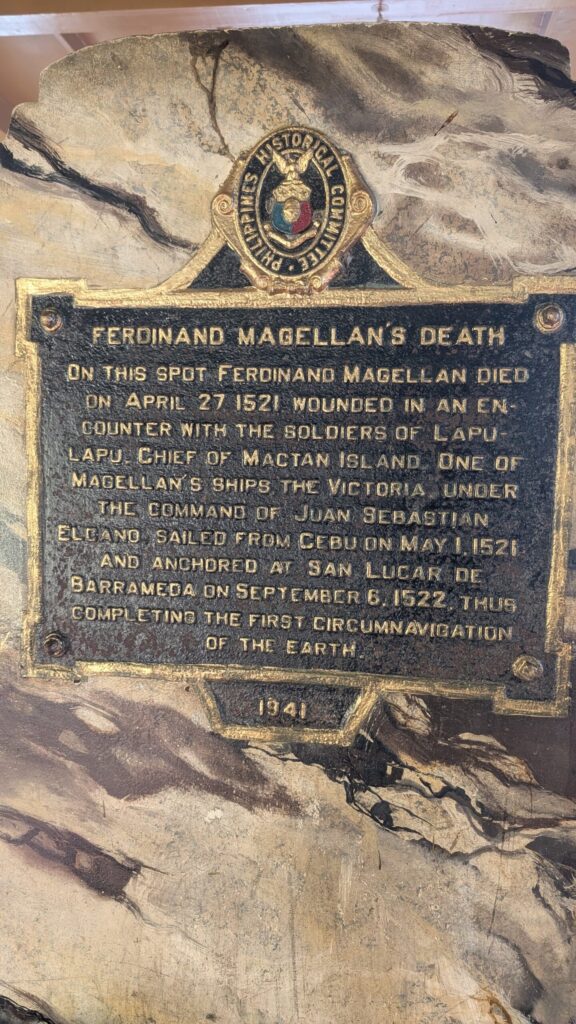 マクタンシュライン　マゼランの死　石碑