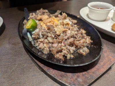 フィリピン料理　シシグ